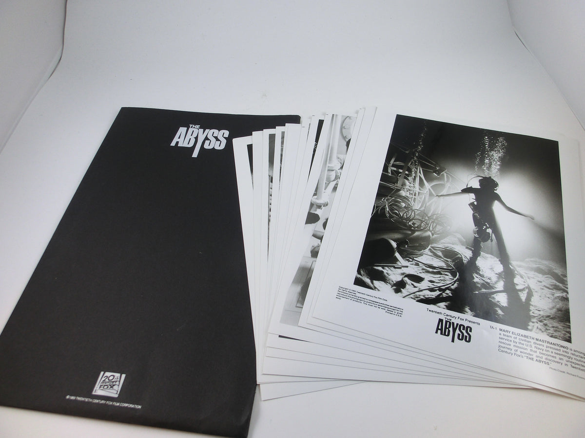 Abyss Pressemappe, Klappschuber mit Infos, Bios und 13 Fotos